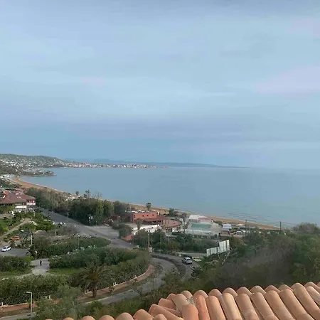 Belvedere Lacinio Casarossa בית נופש קרוטונה
