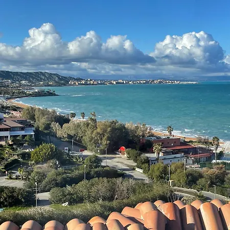 Belvedere Lacinio Feriehus *